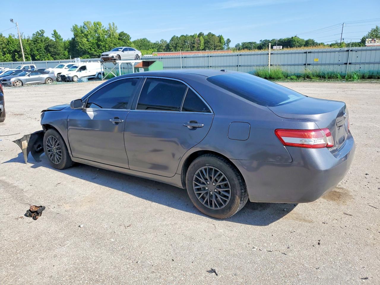 2011 TOYOTA CAMRY LE photo 3