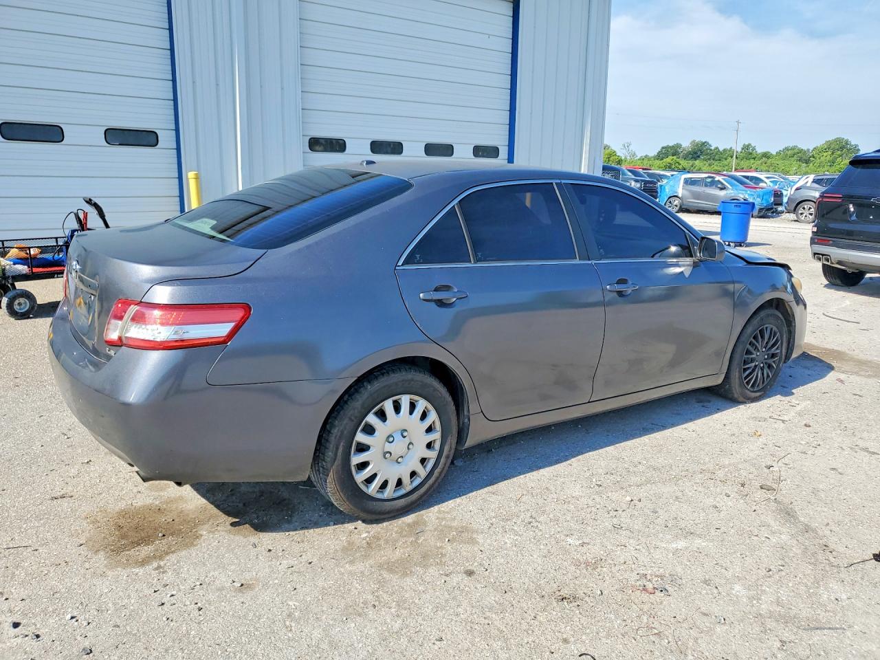 2011 TOYOTA CAMRY LE photo 5