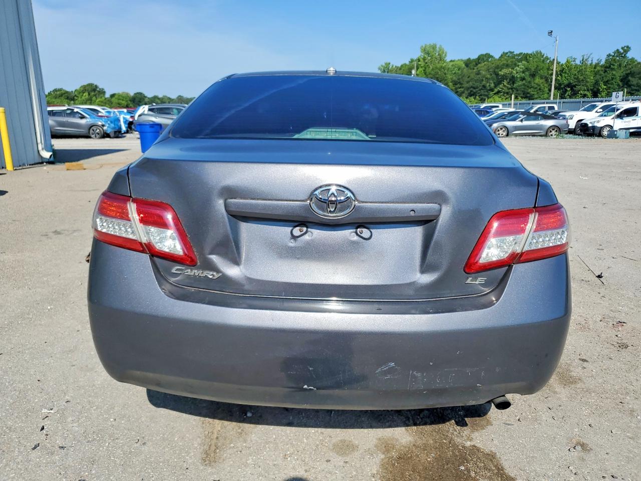2011 TOYOTA CAMRY LE photo 11