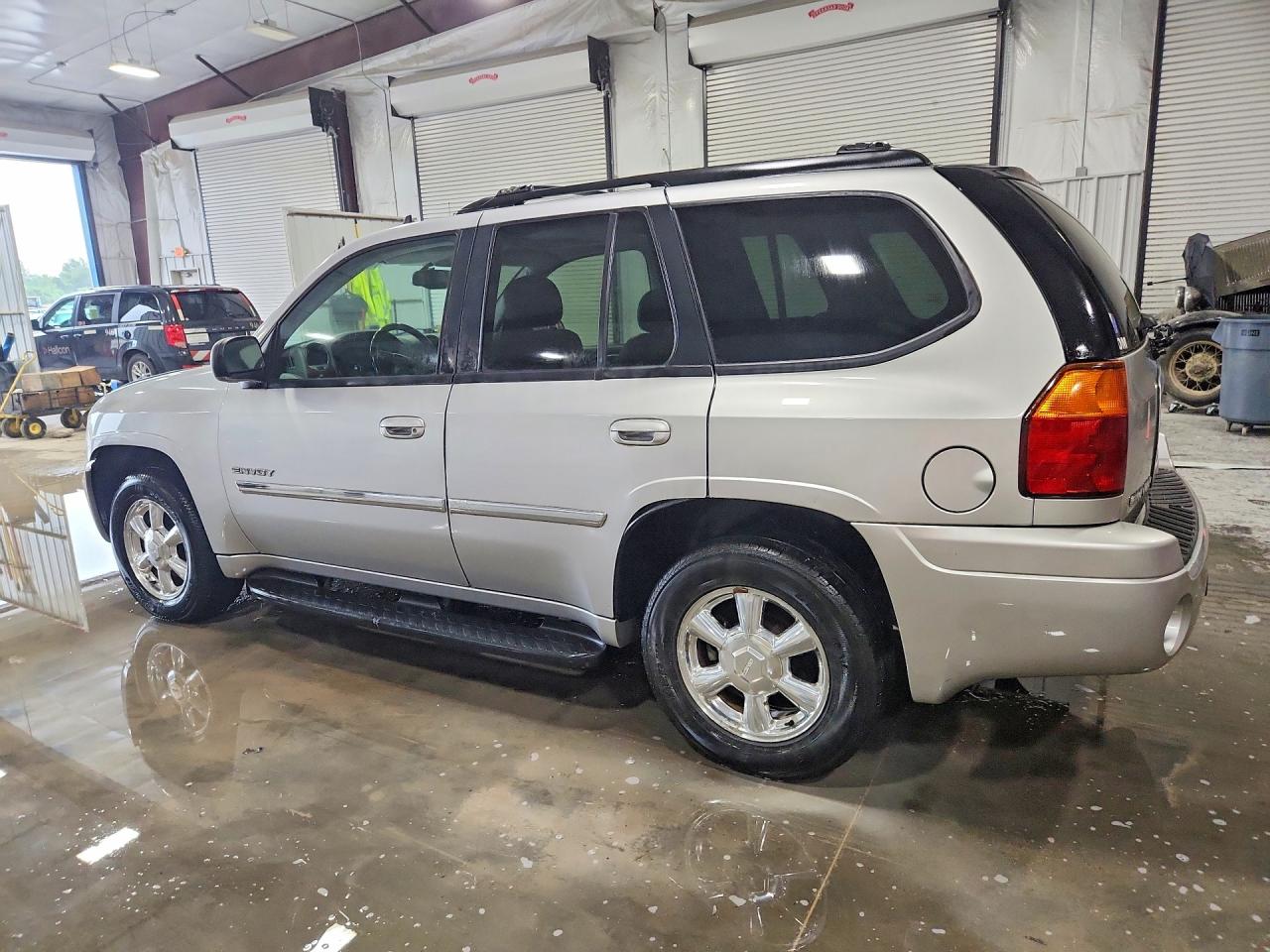2006 GMC ENVOY photo 2