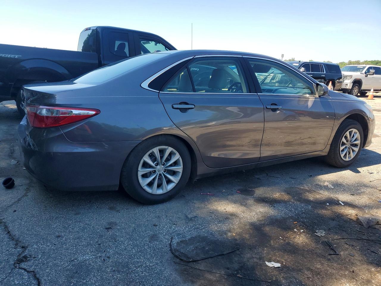2015 TOYOTA CAMRY LE photo 5