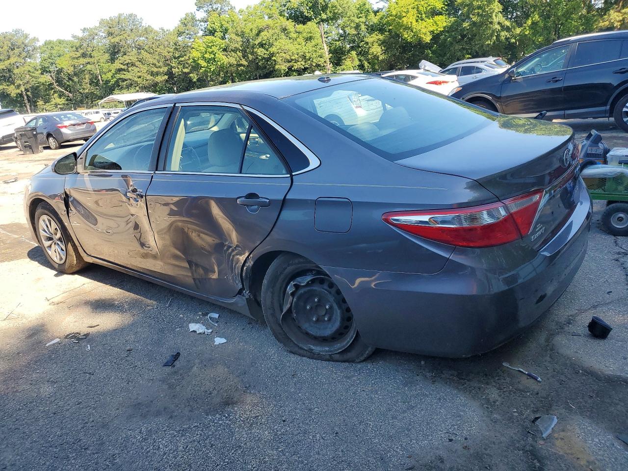 2015 TOYOTA CAMRY LE photo 3