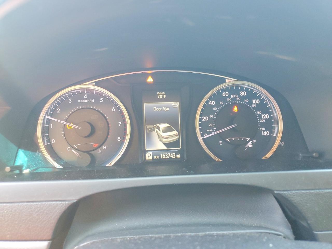 2015 TOYOTA CAMRY LE photo 17