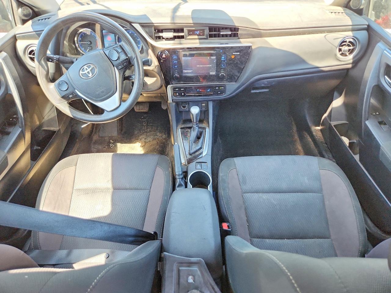 2017 TOYOTA COROLLA LE photo 15