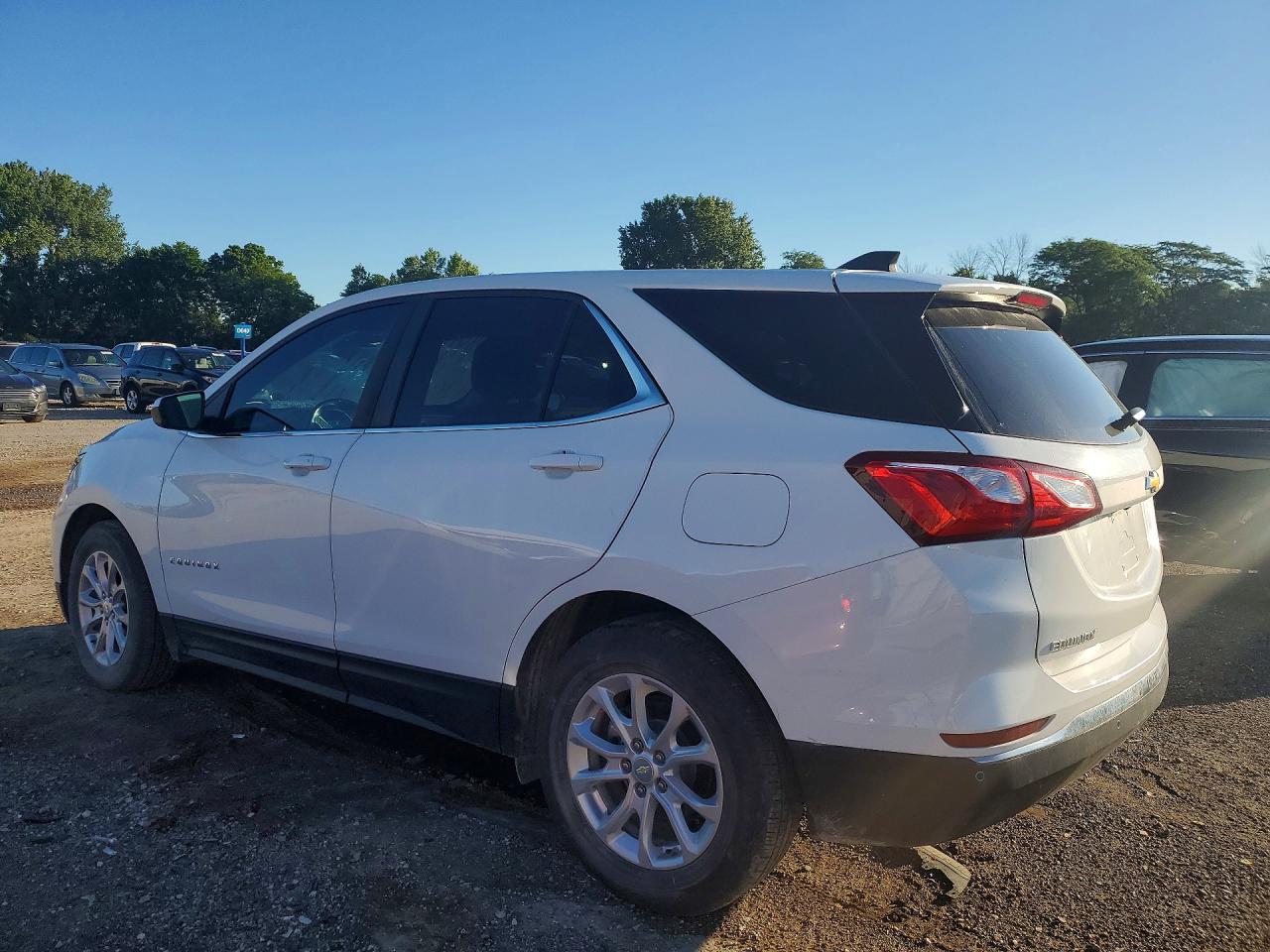 2021 CHEVROLET EQUINOX LT photo 3