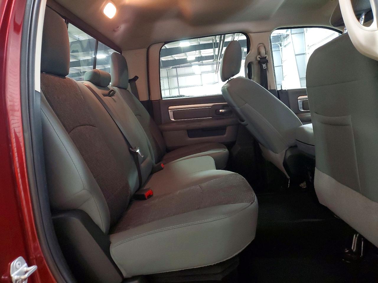 2018 RAM 1500 SLT photo 19