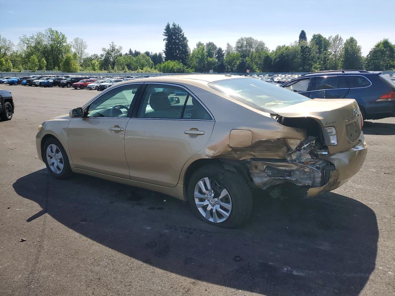 2010 TOYOTA CAMRY LE photo 4