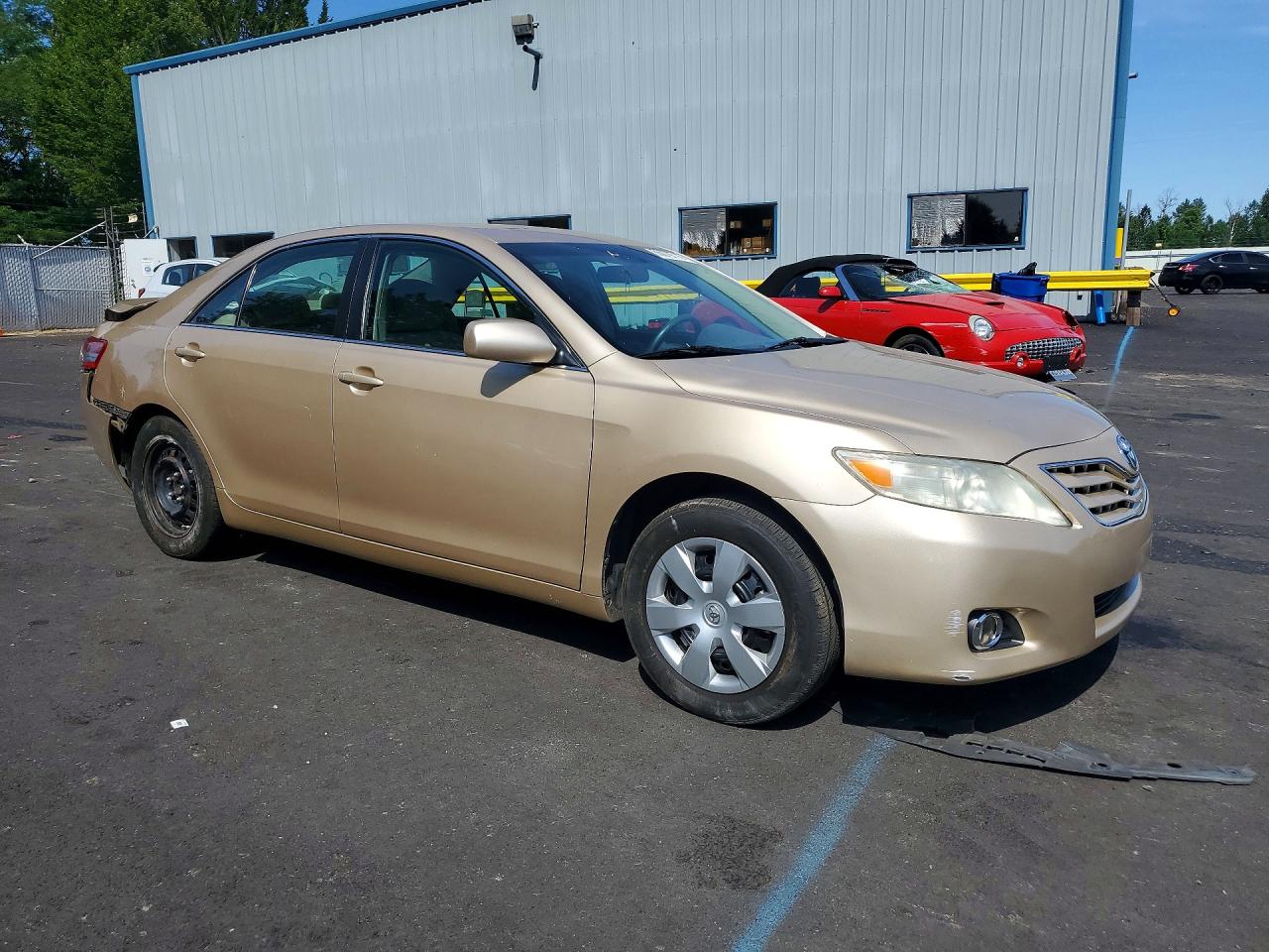 2010 TOYOTA CAMRY LE photo 10