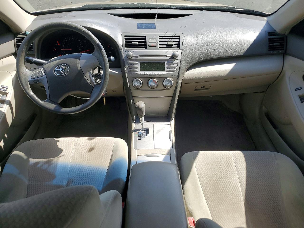 2010 TOYOTA CAMRY LE photo 22