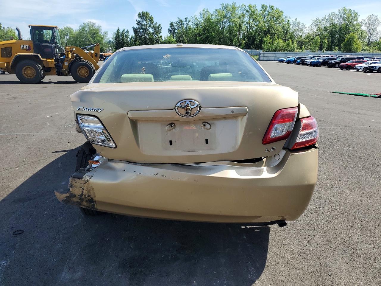 2010 TOYOTA CAMRY LE photo 16