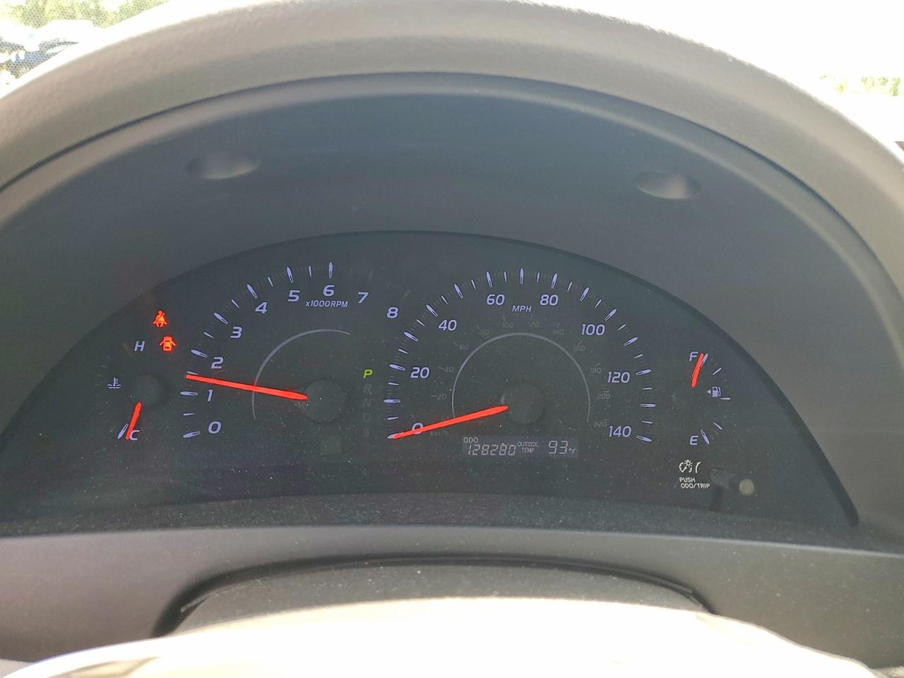 2010 TOYOTA CAMRY LE photo 25