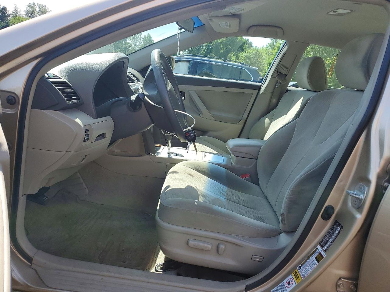 2010 TOYOTA CAMRY LE photo 19