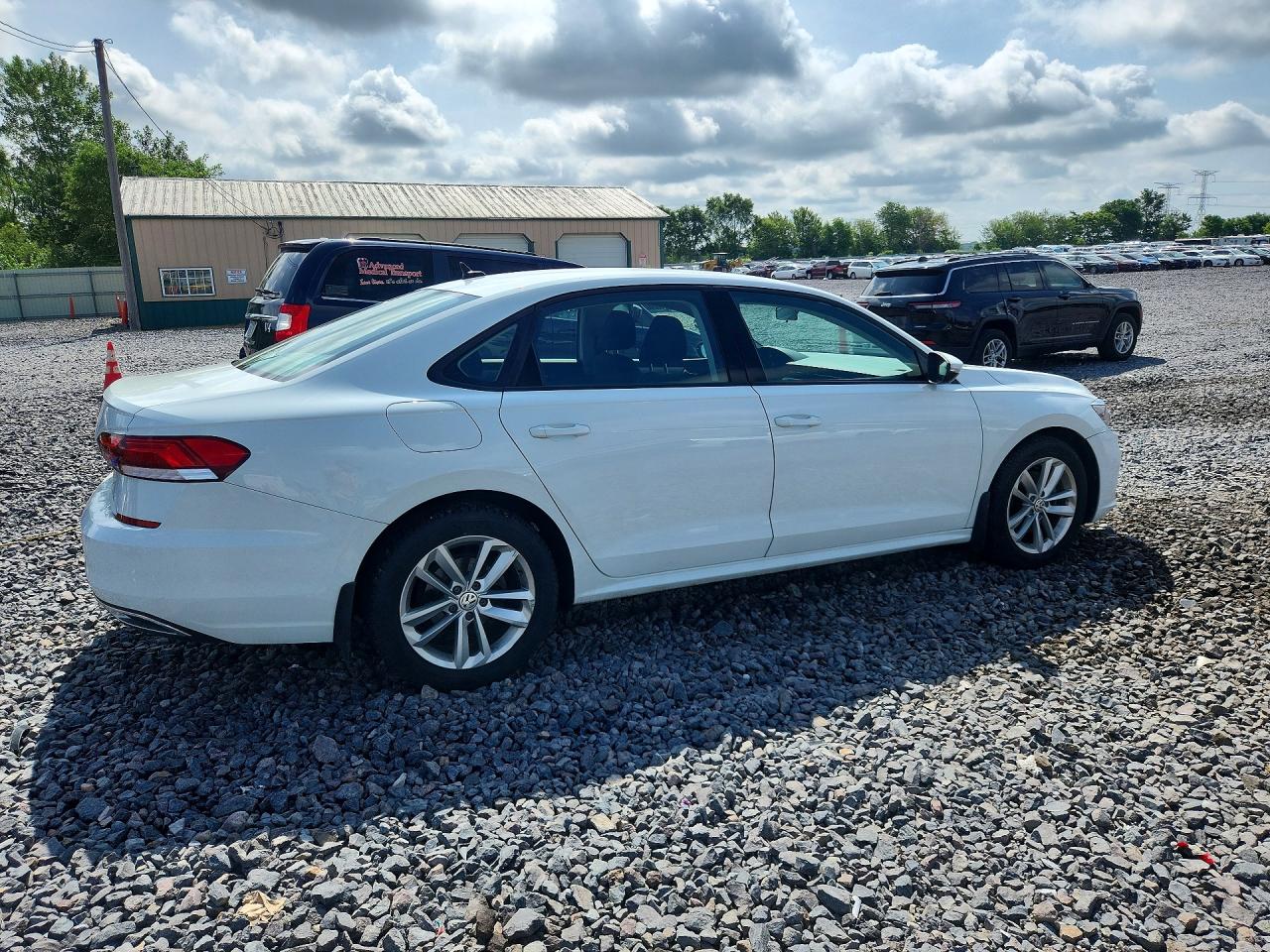 2021 VOLKSWAGEN PASSAT S photo 3