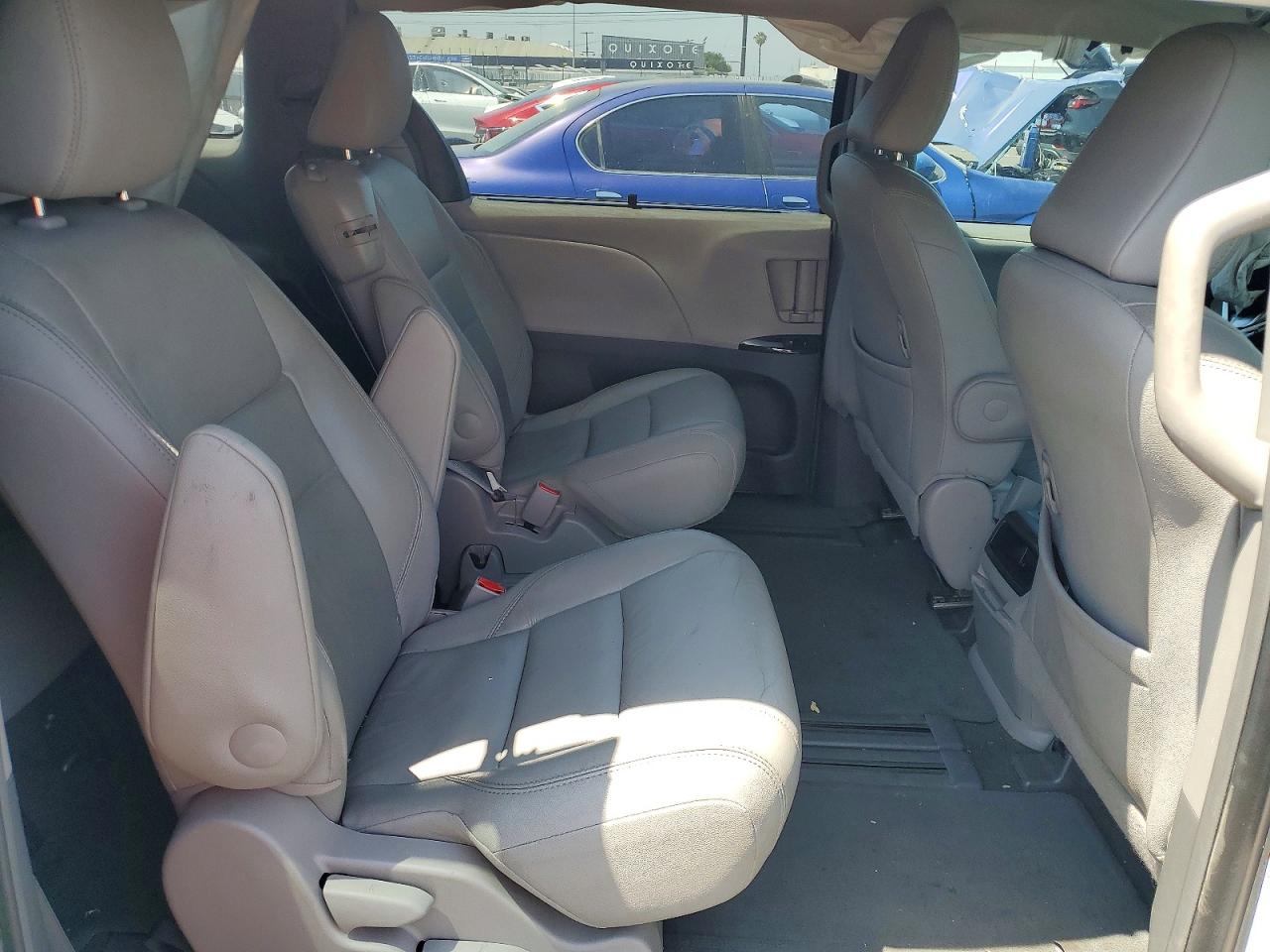 2016 TOYOTA SIENNA XLE 8-PASSENGER photo 21
