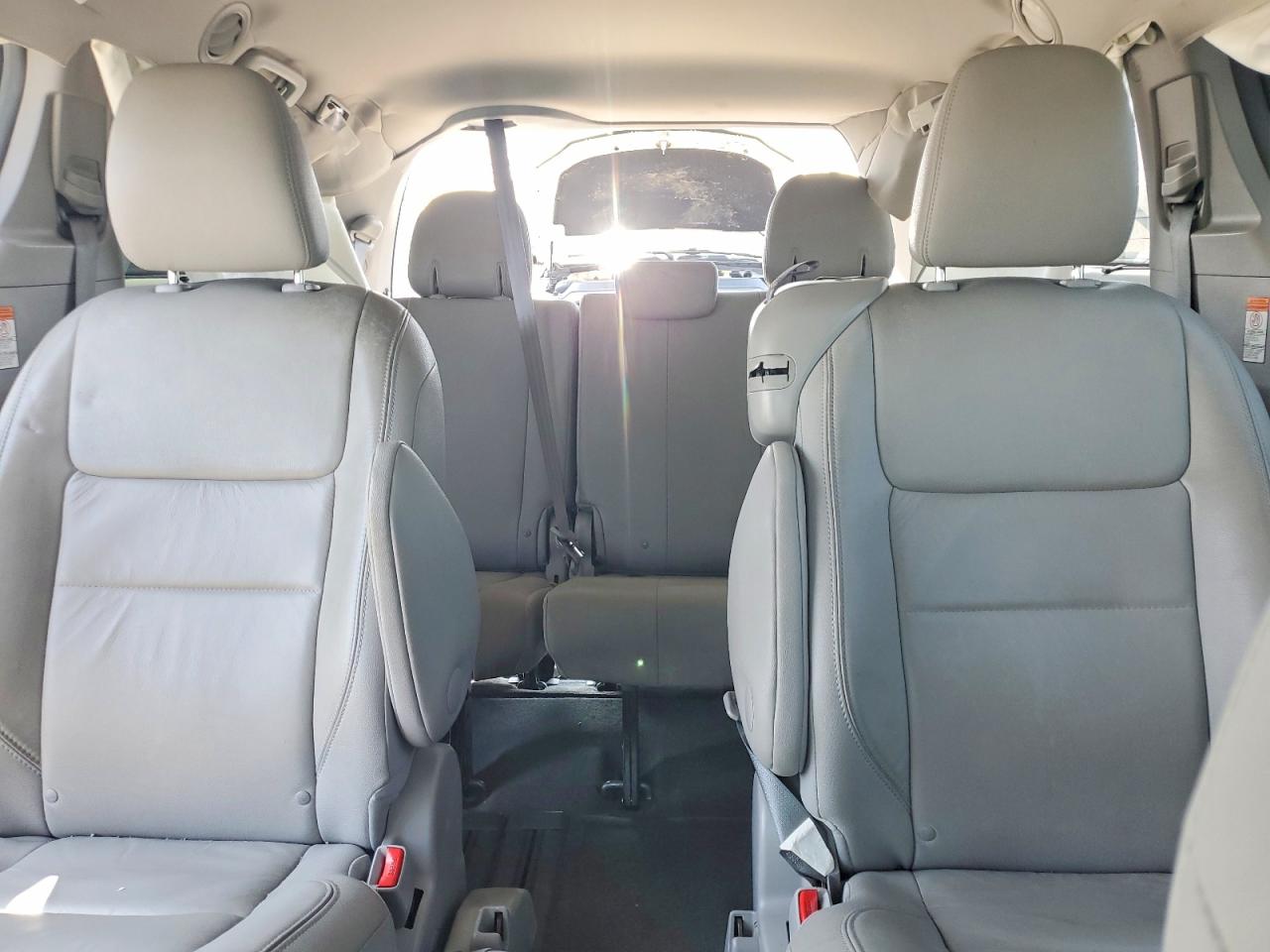 2016 TOYOTA SIENNA XLE 8-PASSENGER photo 19