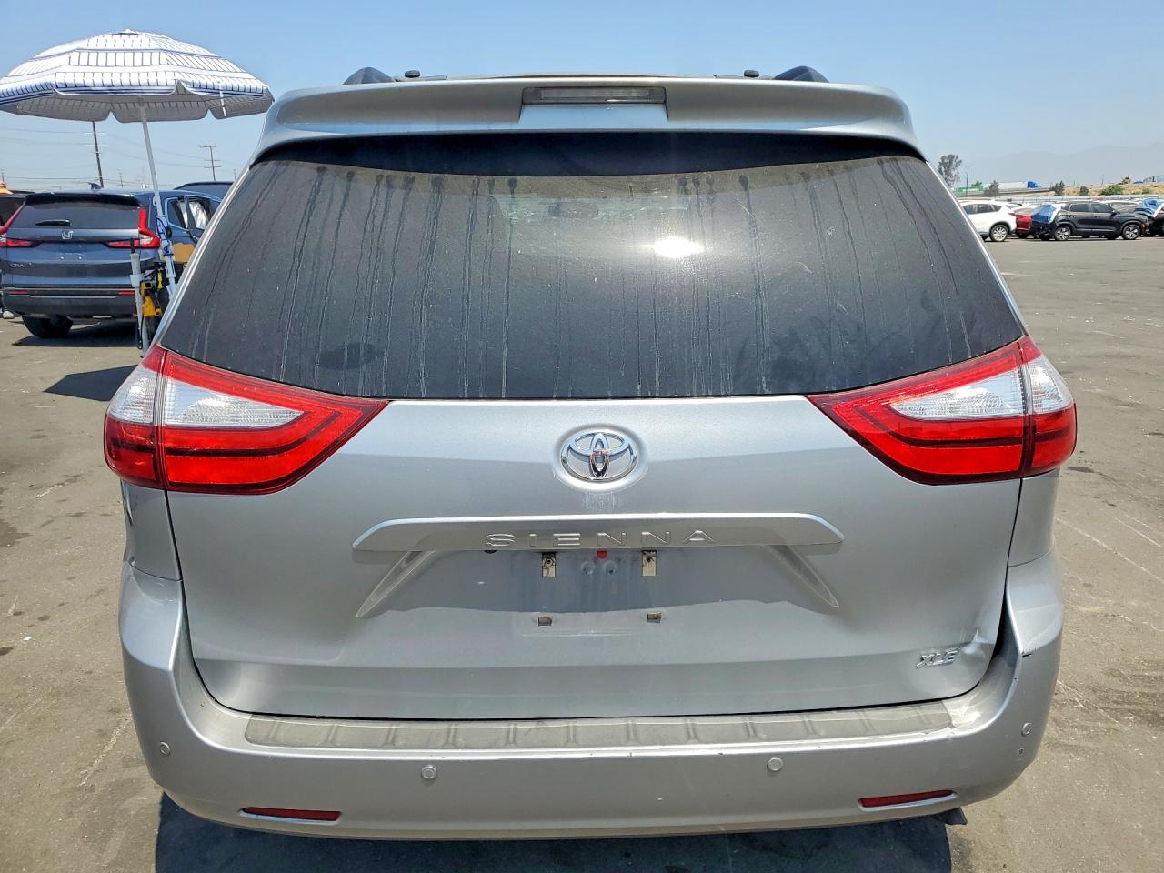 2016 TOYOTA SIENNA XLE 8-PASSENGER photo 11