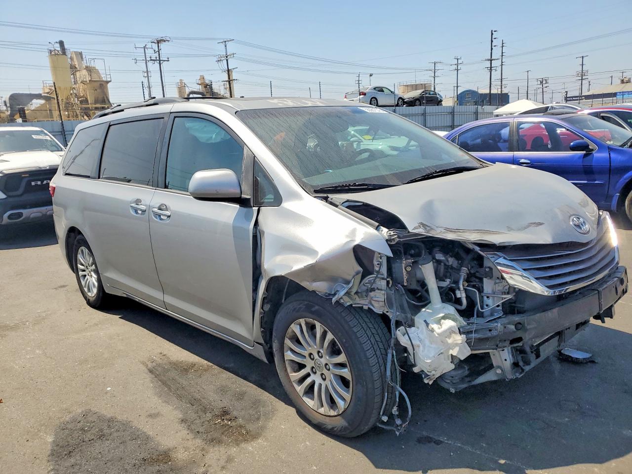2016 TOYOTA SIENNA XLE 8-PASSENGER photo 7