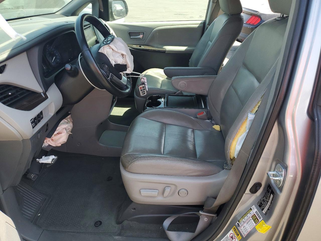 2016 TOYOTA SIENNA XLE 8-PASSENGER photo 13