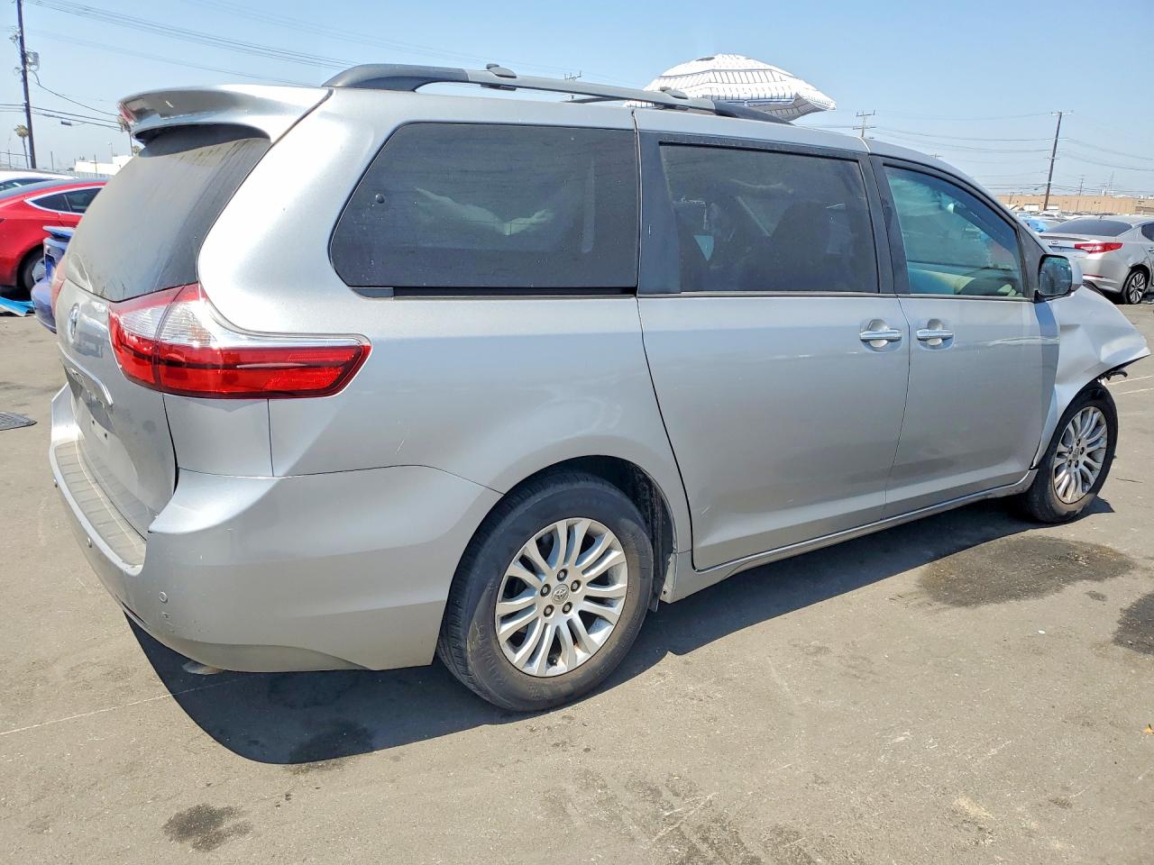 2016 TOYOTA SIENNA XLE 8-PASSENGER photo 5