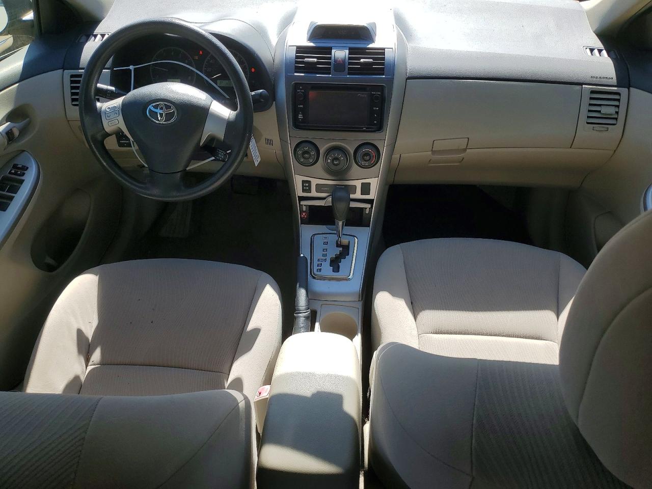 2013 TOYOTA COROLLA LE photo 8