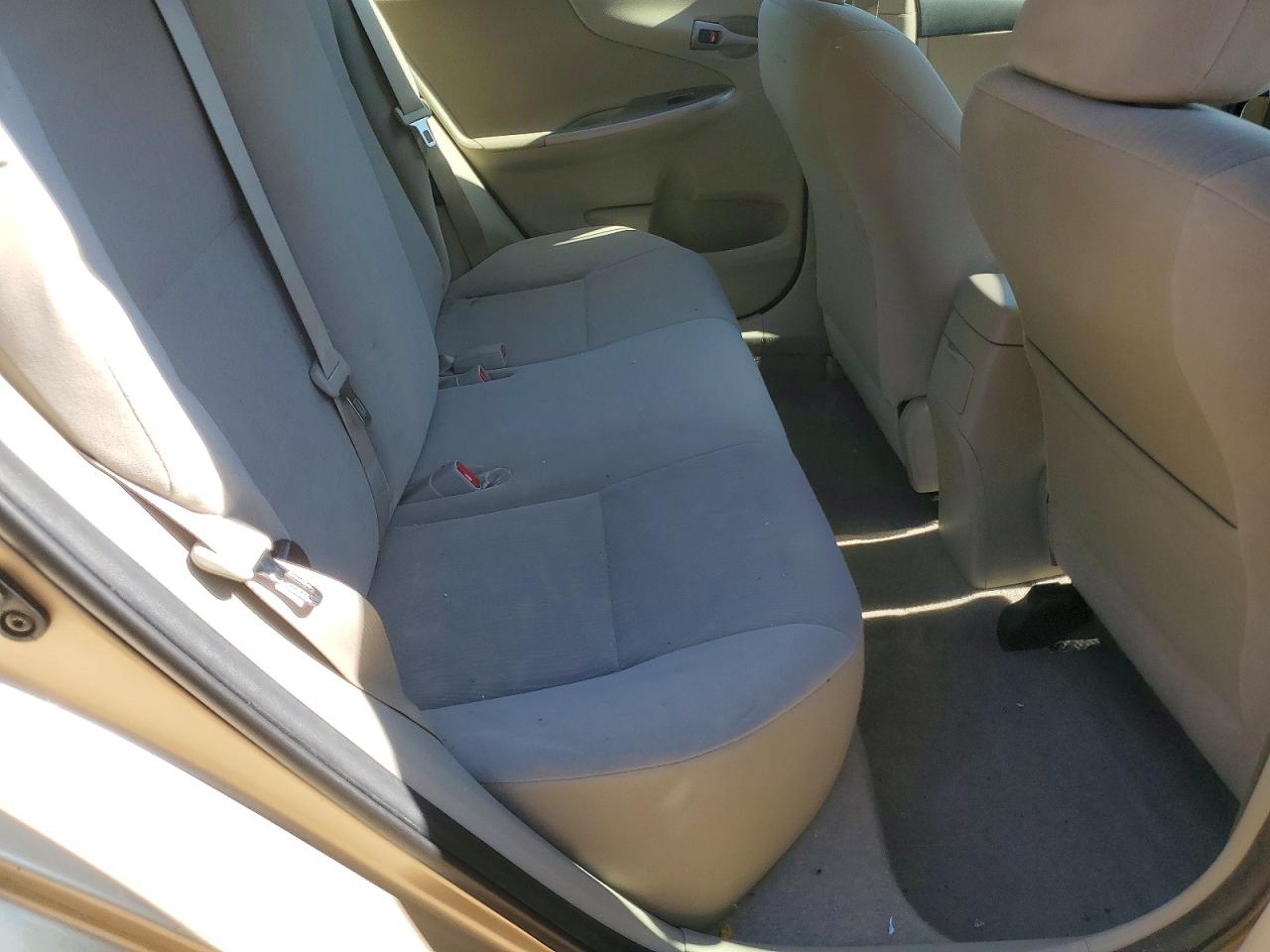 2013 TOYOTA COROLLA LE photo 10