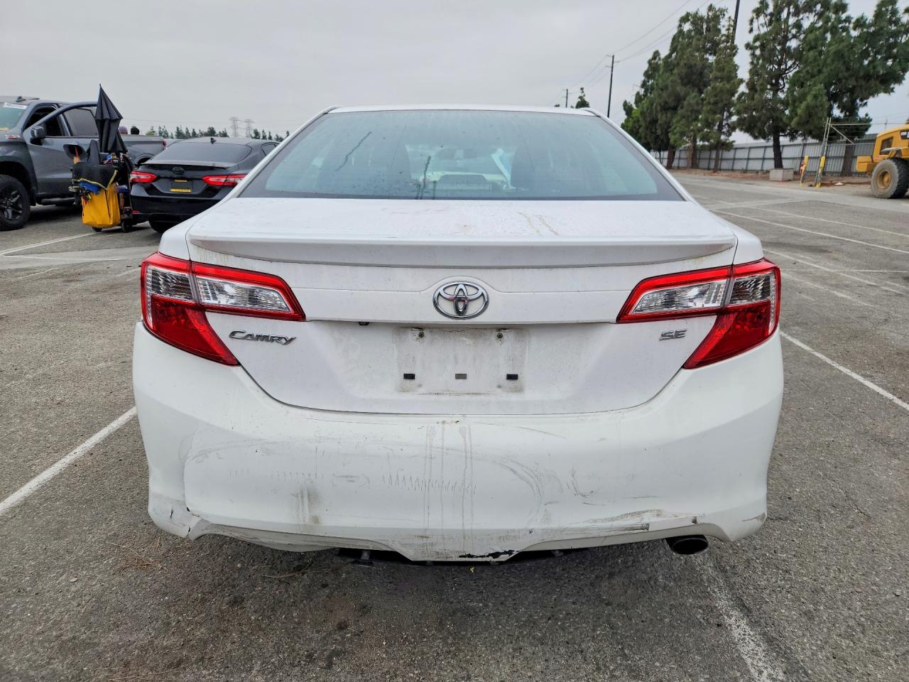 2014 TOYOTA CAMRY SE photo 6