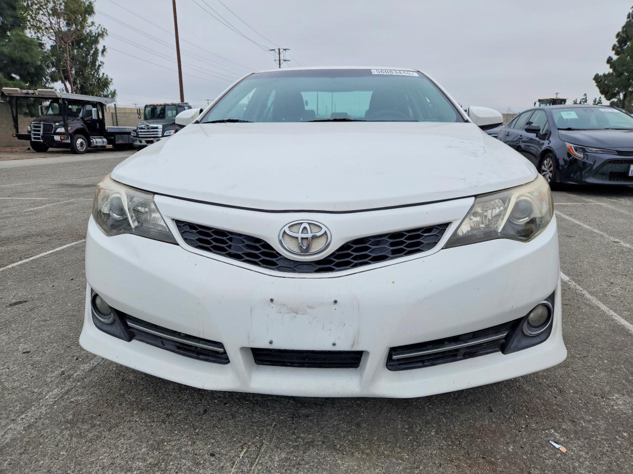 2014 TOYOTA CAMRY SE photo 5