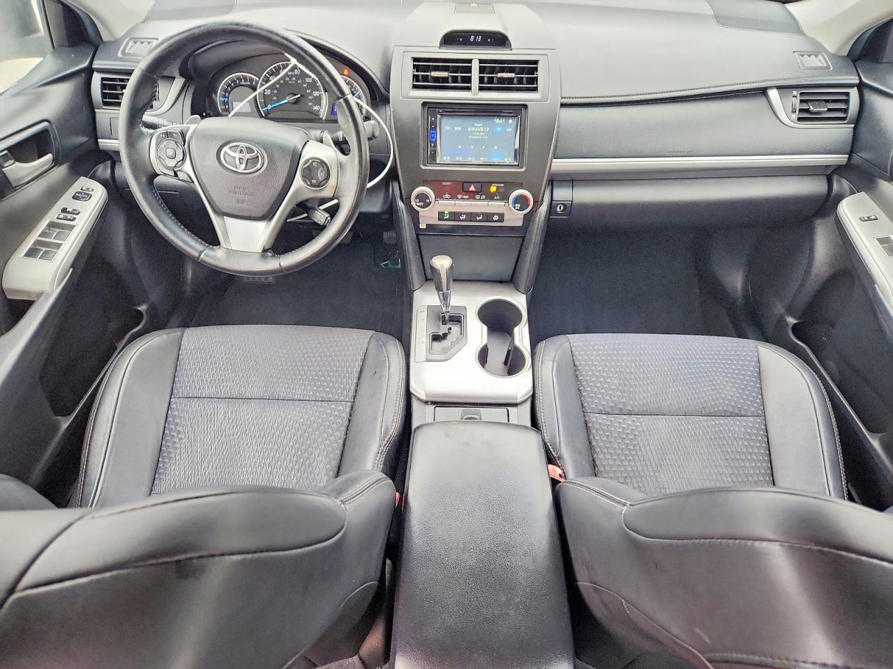 2014 TOYOTA CAMRY SE photo 8