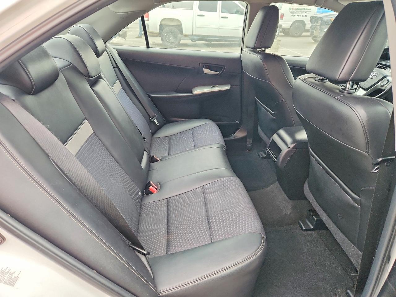 2014 TOYOTA CAMRY SE photo 10