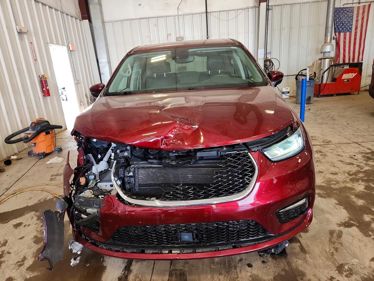 2023 CHRYSLER PACIFICA TOURING L photo 13