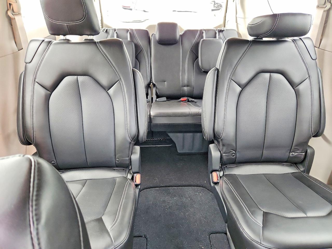 2023 CHRYSLER PACIFICA TOURING L photo 28