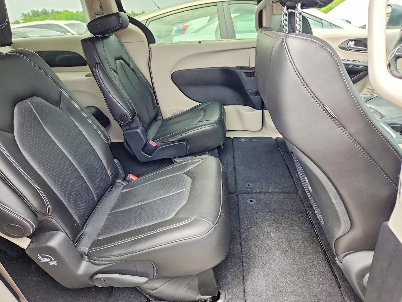 2023 CHRYSLER PACIFICA TOURING L photo 31