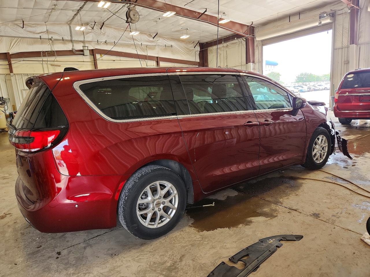 2023 CHRYSLER PACIFICA TOURING L photo 7