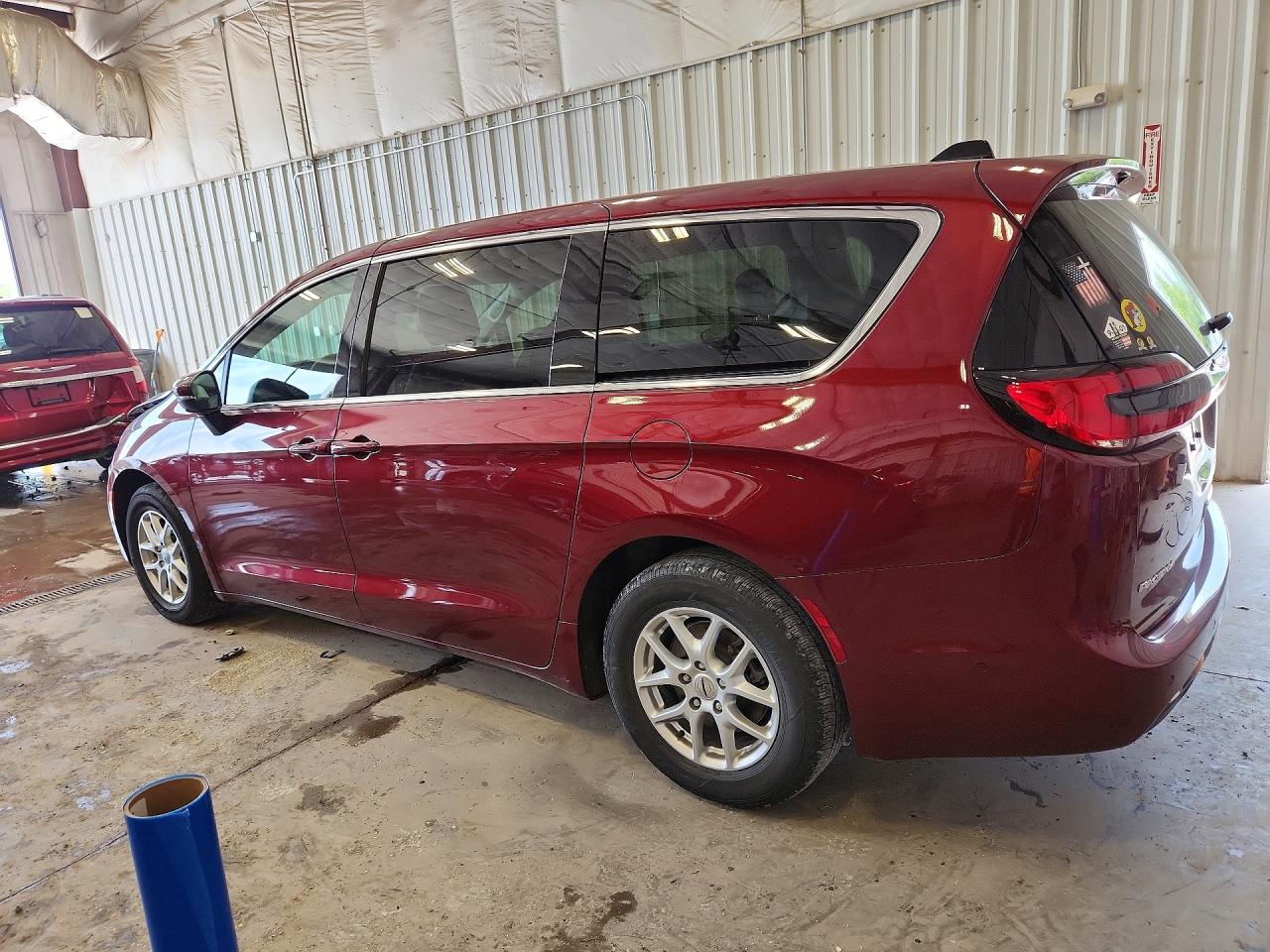 2023 CHRYSLER PACIFICA TOURING L photo 4