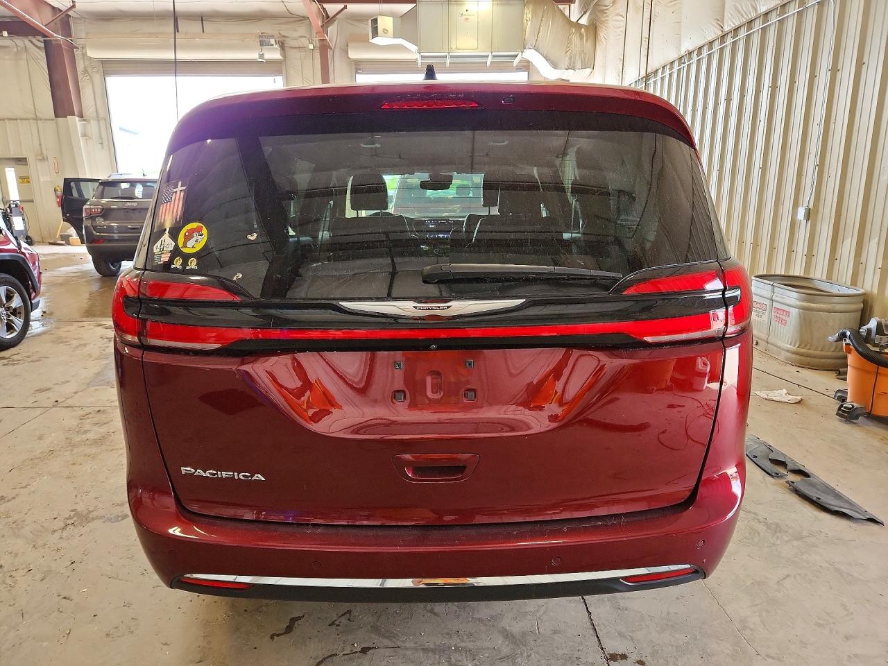 2023 CHRYSLER PACIFICA TOURING L photo 16