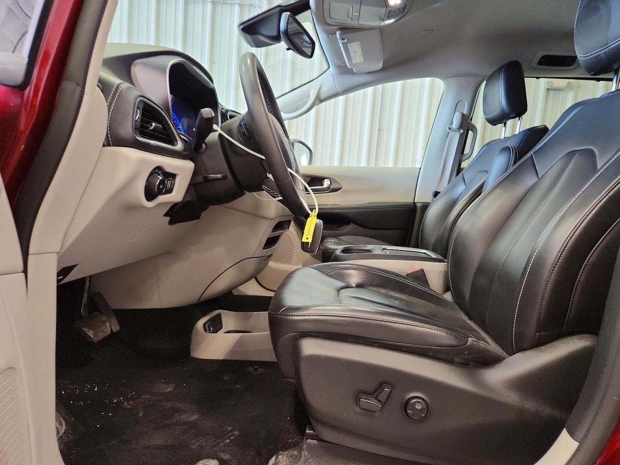 2023 CHRYSLER PACIFICA TOURING L photo 19