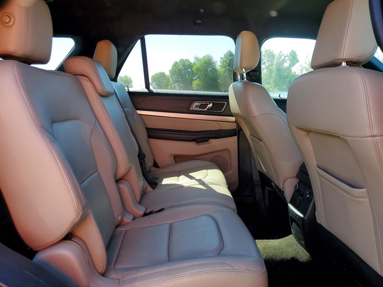 2018 FORD EXPLORER XLT photo 31