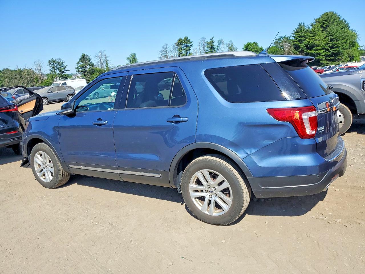 2018 FORD EXPLORER XLT photo 4