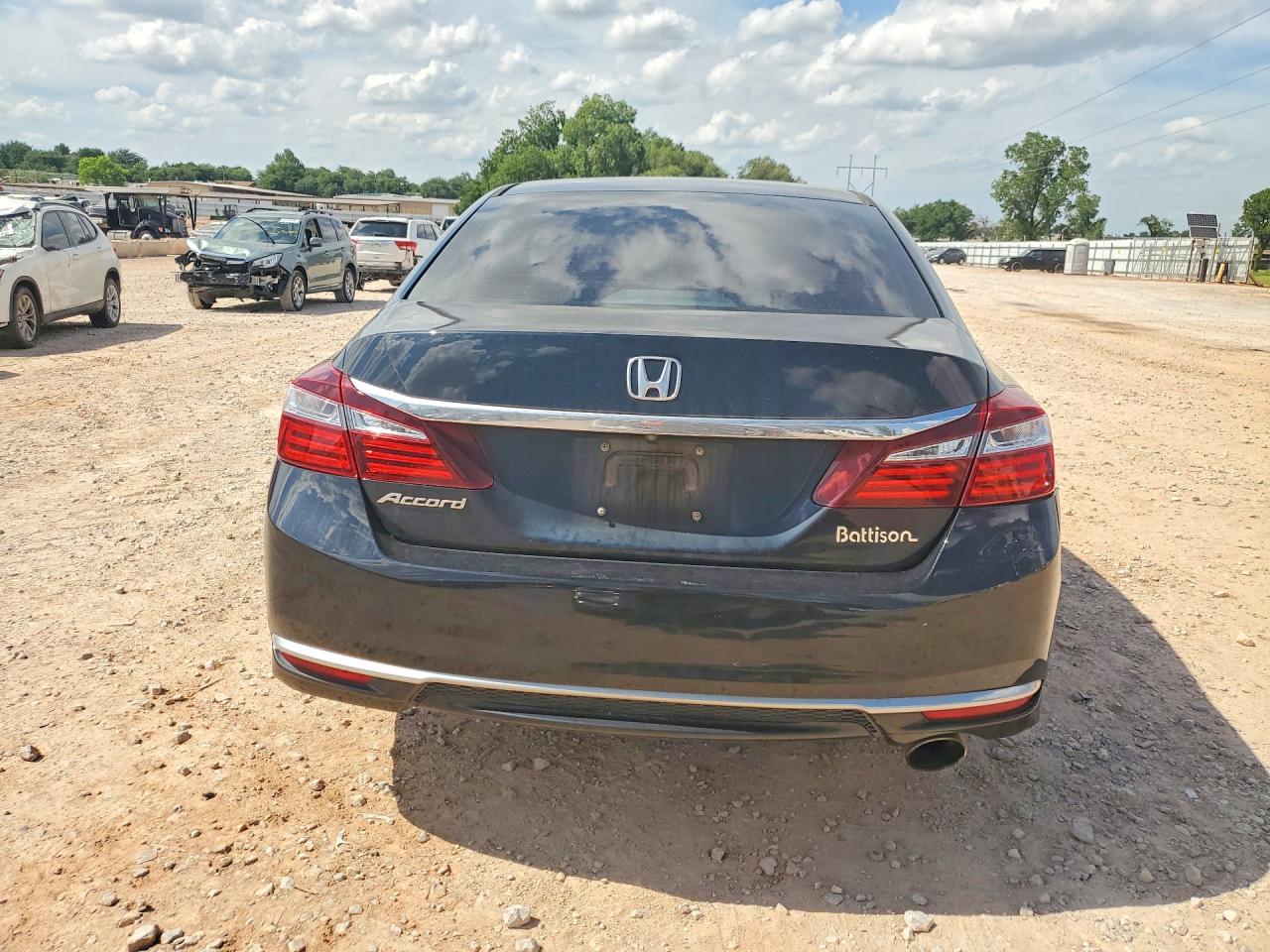 2017 HONDA ACCORD LX photo 16