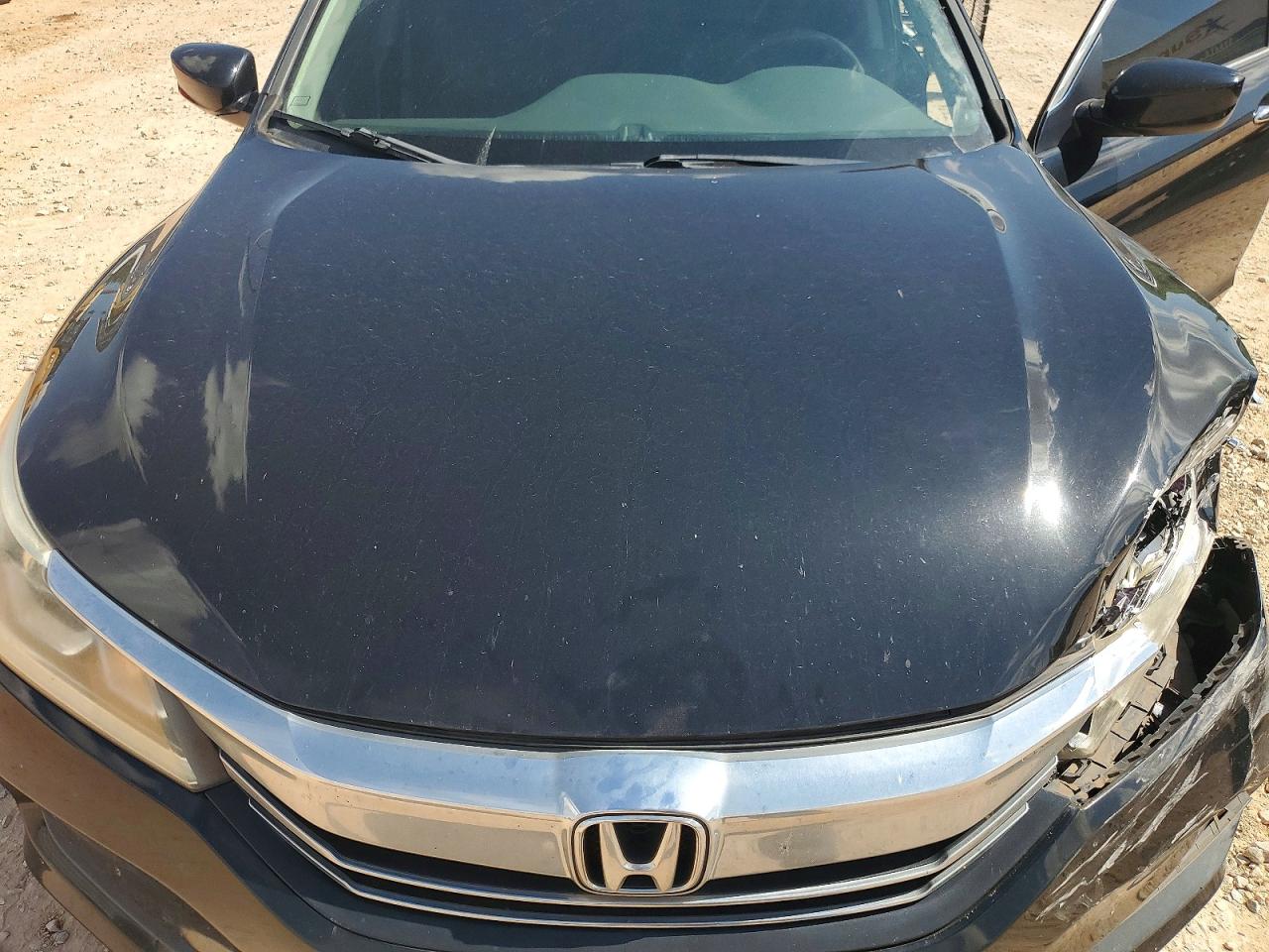 2017 HONDA ACCORD LX photo 31