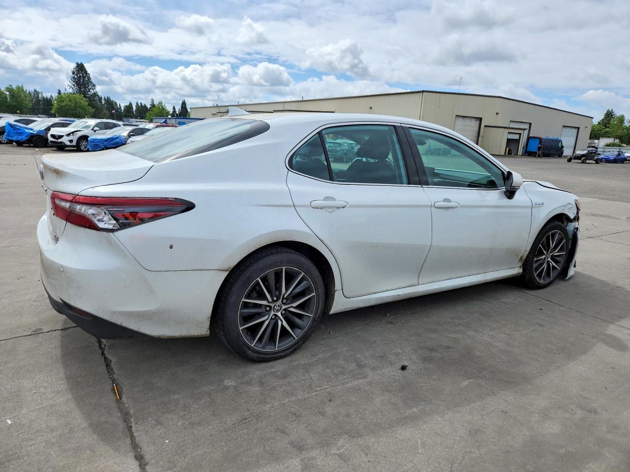 2021 TOYOTA CAMRY XLE photo 5