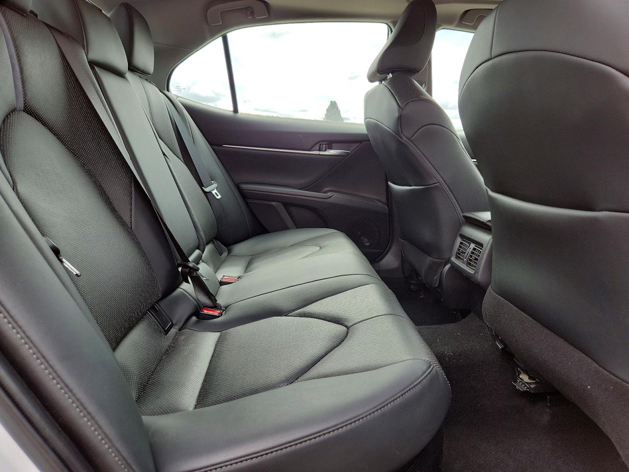 2021 TOYOTA CAMRY XLE photo 19