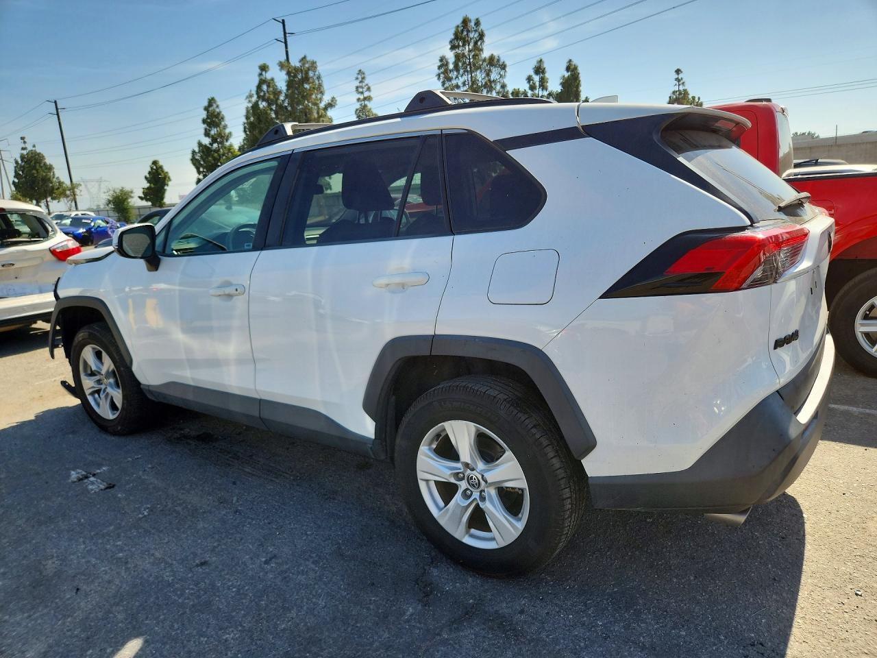 2021 TOYOTA RAV4 XLE photo 3