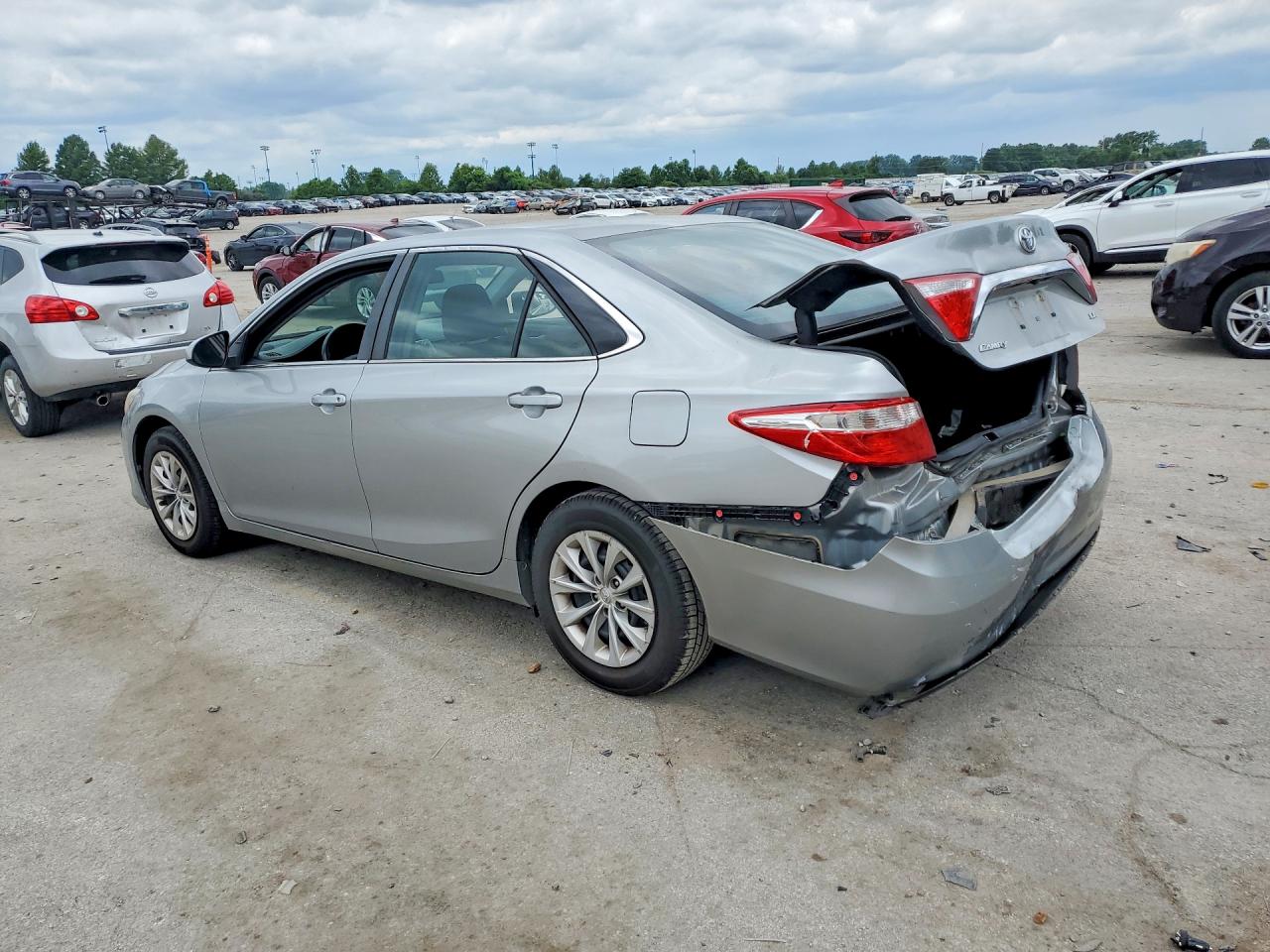 2017 TOYOTA CAMRY LE photo 3