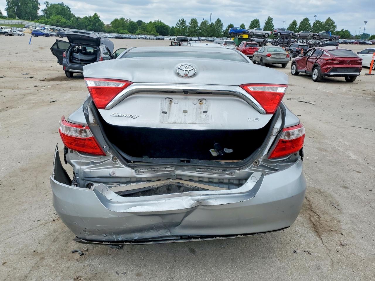 2017 TOYOTA CAMRY LE photo 11
