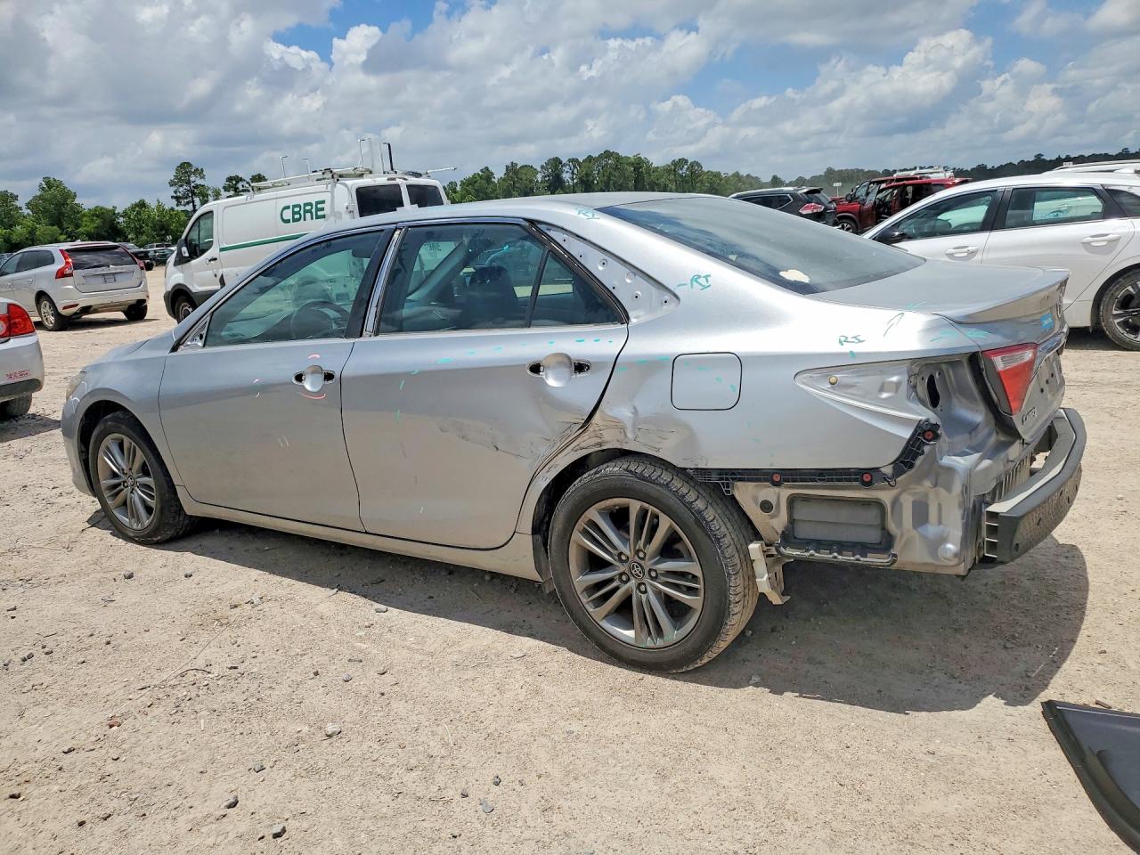 2017 TOYOTA CAMRY SE photo 4