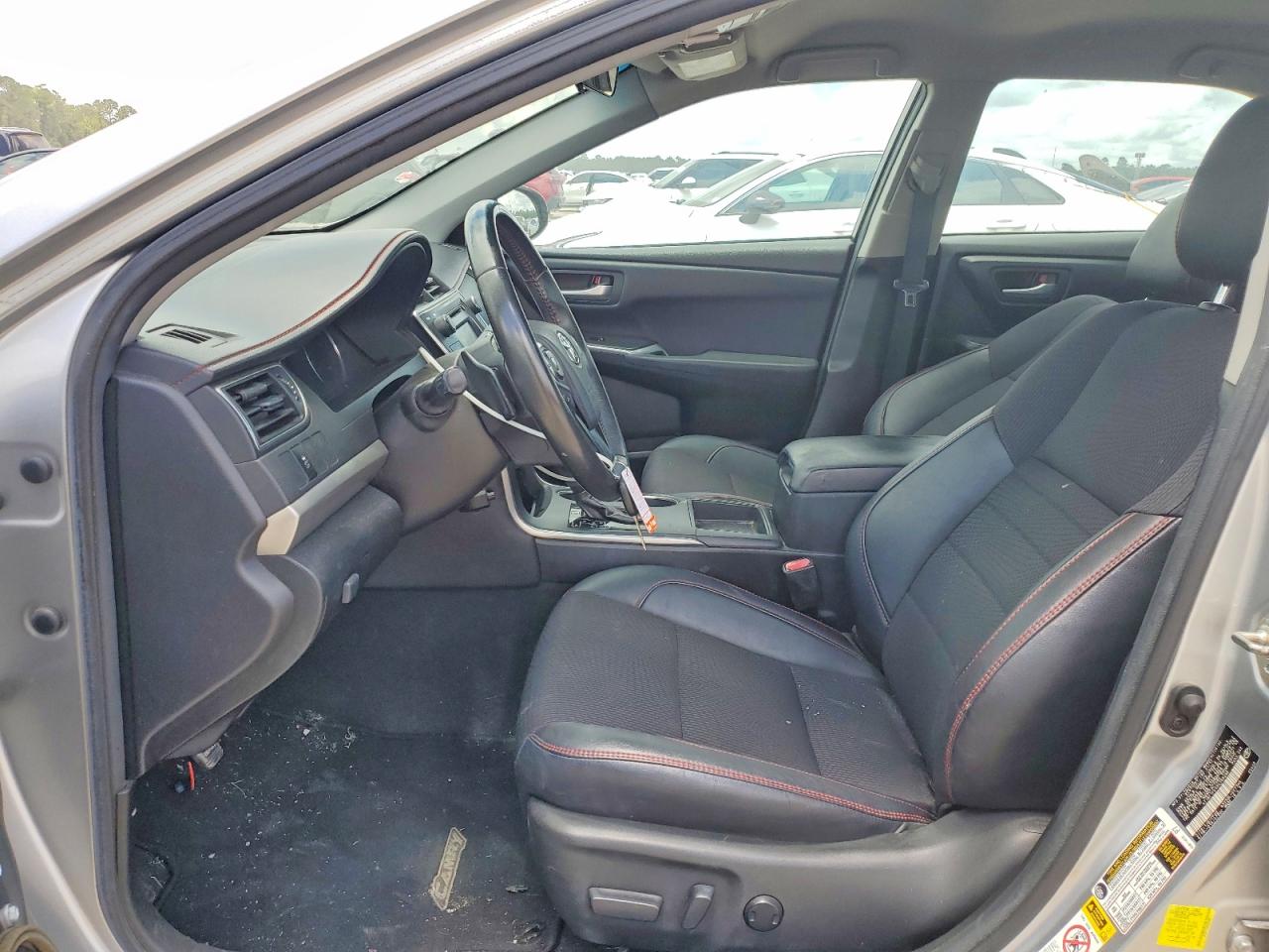 2017 TOYOTA CAMRY SE photo 19