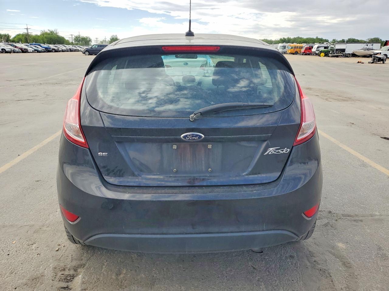2015 FORD FIESTA SE photo 11