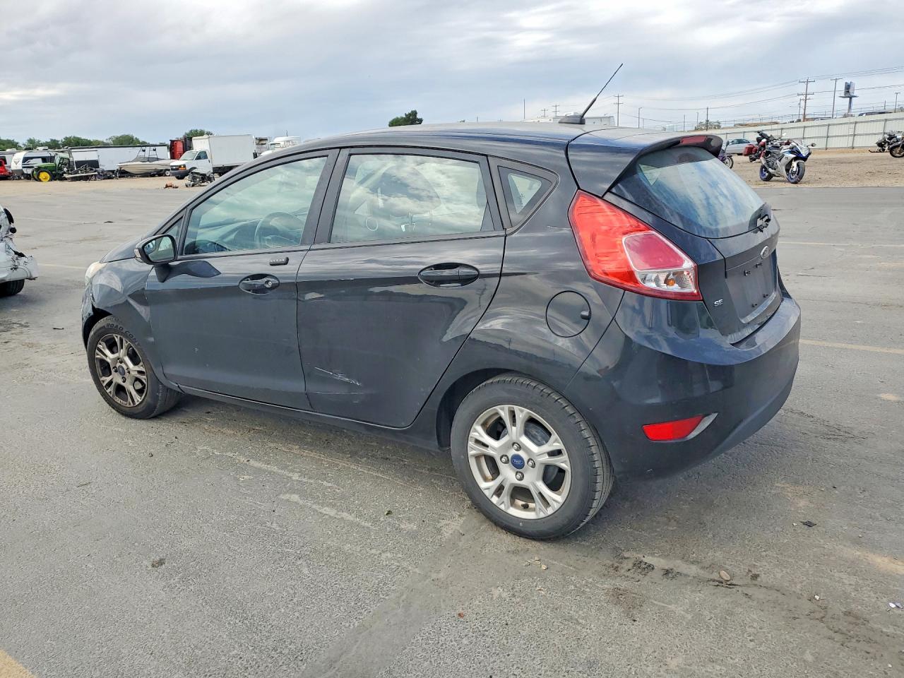2015 FORD FIESTA SE photo 3