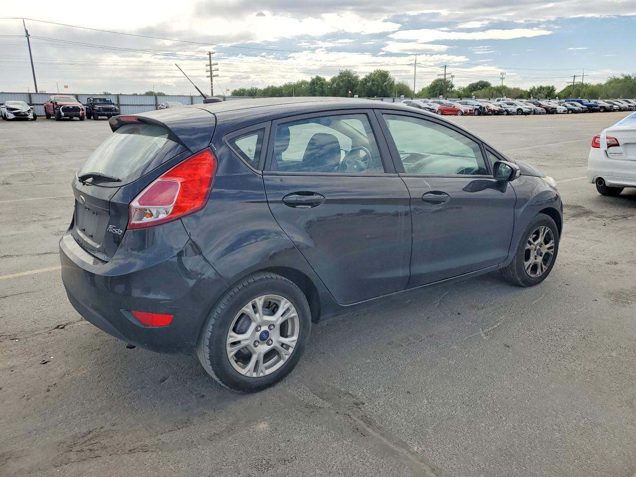 2015 FORD FIESTA SE photo 5